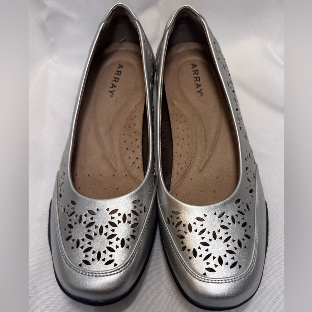 Array Jordan Women’s Slip On- Silver- Size 7.5W